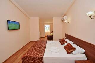 Гостиница Верона Дивноморское Стандартный трехместный номер-2