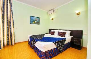 Гостиница Верона Дивноморское Трехместный номер «Комфорт»-1