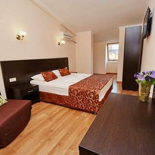 Гостиница Верона Дивноморское Стандартный трехместный номер-1