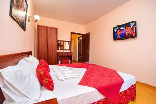 Гостиница Верона Дивноморское Семейный номер с видом на сад-2