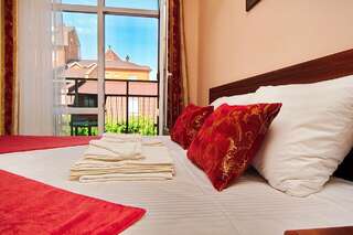 Гостиница Верона Дивноморское Семейный номер с видом на сад-3